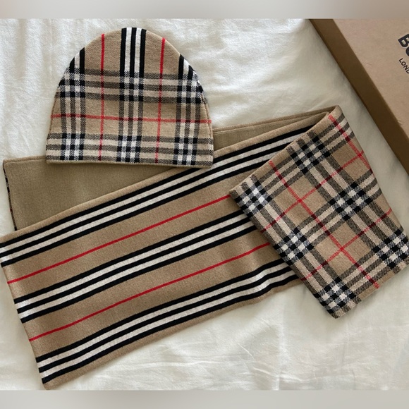 Authentic Burberry Hat & Scarf set - Picture 3 of 5